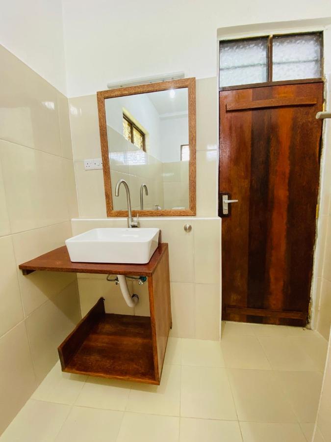 Habibis Bottle House Bed & Breakfast Nungwi Bagian luar foto