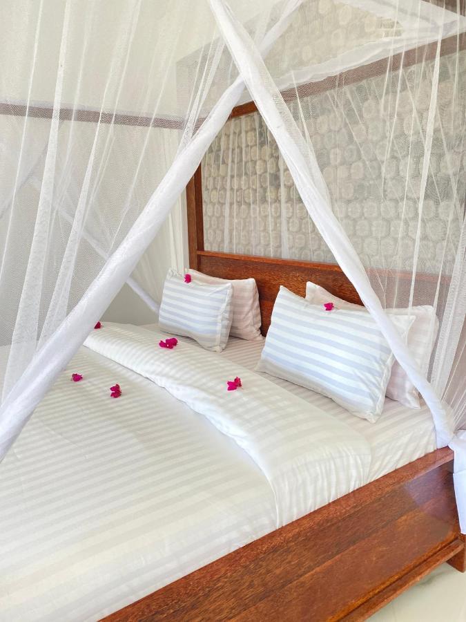 Habibis Bottle House Bed & Breakfast Nungwi Bagian luar foto