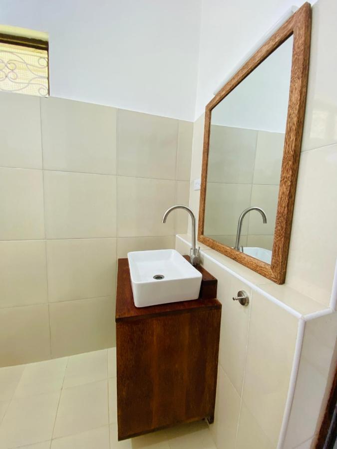 Habibis Bottle House Bed & Breakfast Nungwi Bagian luar foto
