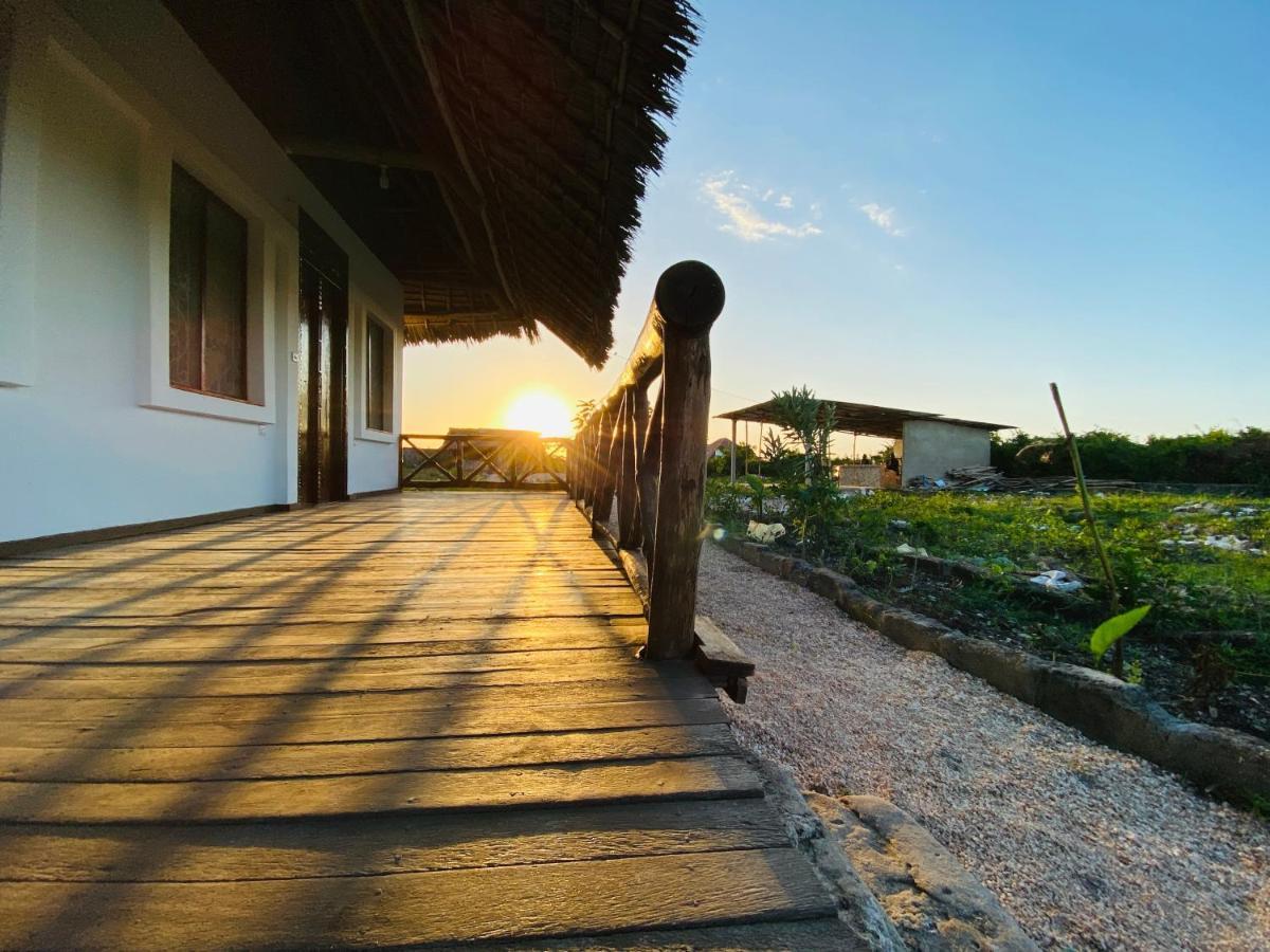 Habibis Bottle House Bed & Breakfast Nungwi Bagian luar foto