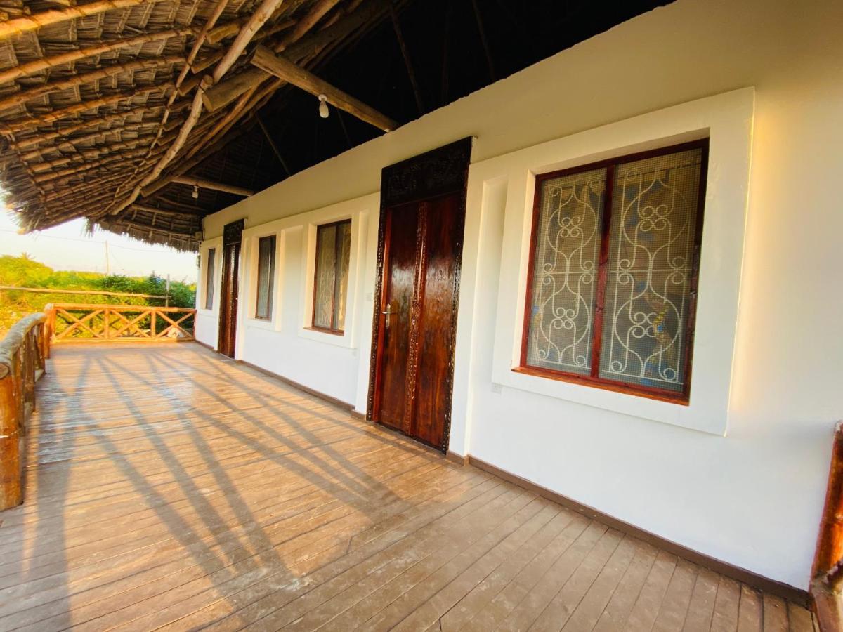 Habibis Bottle House Bed & Breakfast Nungwi Bagian luar foto